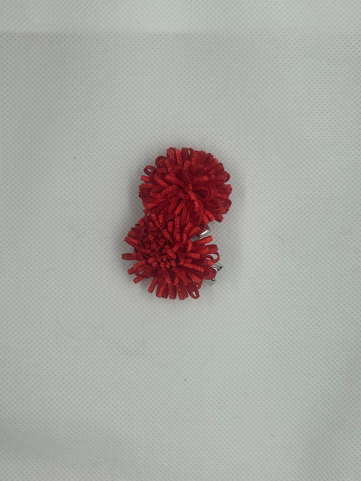 Red Pom small clips